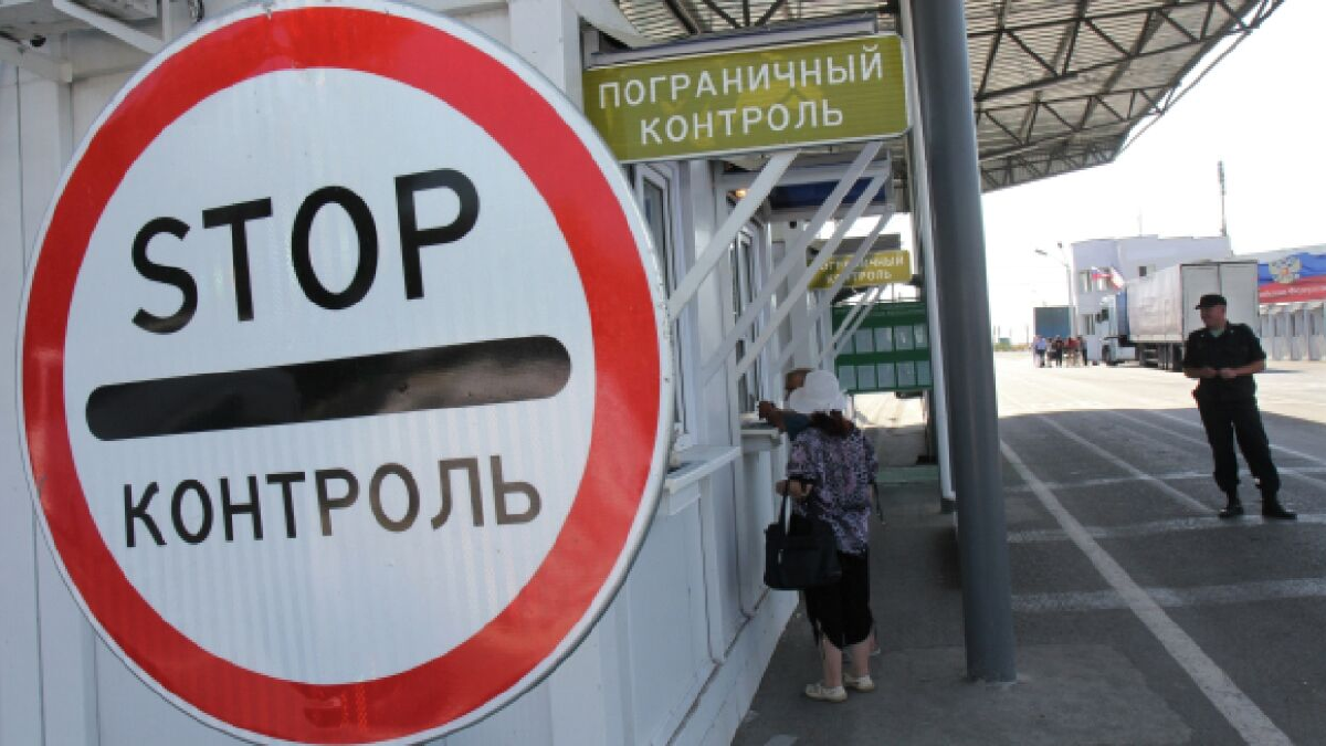 Окупанти почали штрафувати кримчан за спробу перетнути адмінмежу з Кримом за українським паспортом 